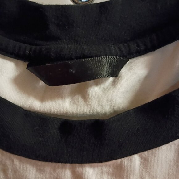 2/$10 Shein Black and White Angel Baby Crop Top Medium - Picture 5 of 7